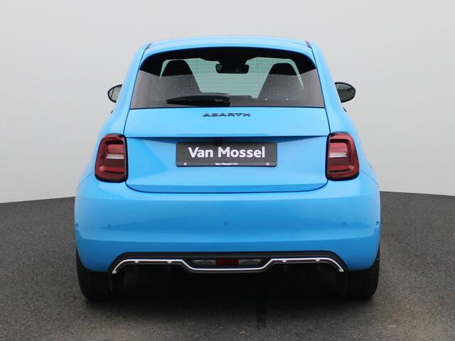 Abarth 500 Abarth Scorpionissima 42 kWh 155PK | Panoramadak | Navigatie | Sportstoelen | Alcantara Interieur | Stoelverwarming | Apple CarPlay & Android Auto