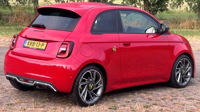 Abarth 500 Abarth Turismo 42 kWh 8.000KM!! NAVIGATIE PREMIUM, APPLE CARPLAY, DAB, PANORAMADAK, STOELVERWARMING, DODEHOEK ASSIST, SPOOR ASSIST, PARKEERHULP V/A, ACHTERUITRIJCAMERA, 18"ABARTH L/M VELGEN, ENZ. ENZ. NIEUWPRIJS ¤41.490,-!!