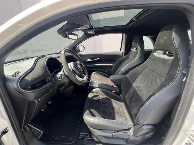 Abarth 500 500e Abarth Turismo 42 kWh / Accu SoH 98,43 % / CCS snel laden / Panorama dak / Navigatie / Sportstoelen / Climate Control / Apple Carplay Android / 18" LM wielen /