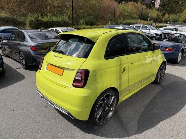 Abarth 500 500e SCORPIONISSIMA 42 kWh Alcantara sportstuur | Pano | Winterpakket – foto 3