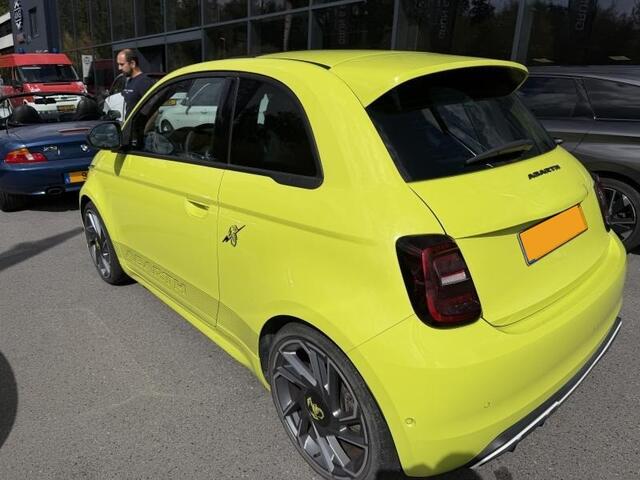 Abarth 500 500e SCORPIONISSIMA 42 kWh Alcantara sportstuur | Pano | Winterpakket – foto 4
