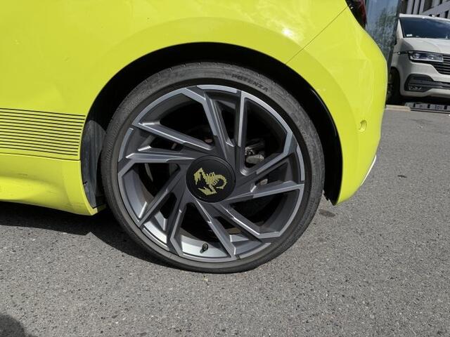 Abarth 500 500e SCORPIONISSIMA 42 kWh Alcantara sportstuur | Pano | Winterpakket – foto 9