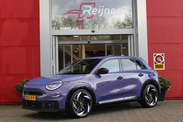 Abarth 600e SCORPIONISSIMA 280PK 54 kWh | SABELT PERFROMANCE SPORTOELEN/BEKLEDING | ENGINE SOUND GENERATOR | PACK DESIGN SCORPIONISSIMA | PACK TECH SCORPIONISSIMA | PACK WINTER (STOEL VERWARMING/VOORRUITVERWARMING) | PACK SCORPION | 20" LICHTMETALEN VELGEN | ABARTH B