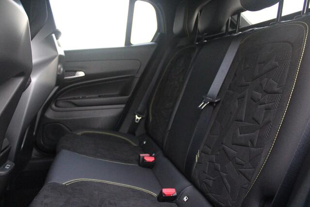 Abarth 600e SCORPIONISSIMA 280PK 54 kWh | SABELT PERFROMANCE SPORTOELEN/BEKLEDING | ENGINE SOUND GENERATOR | PACK DESIGN SCORPIONISSIMA | PACK TECH SCORPIONISSIMA | PACK WINTER (STOEL VERWARMING/VOORRUITVERWARMING) | PACK SCORPION | 20" LICHTMETALEN VELGEN | ABARTH B