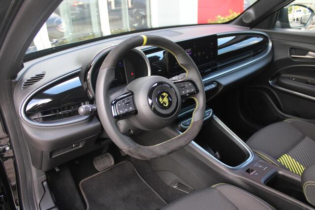 Abarth 600e Abarth Turismo 240PK 54 kWh | "TORSEN" MECHANISCH SPERDIFFERENTIEEL | SABELT SPORT STOELEN | 20" LICHTMETALEN VELGEN ABARTH DESIGN | ABARTH BODYKIT | PARKEERSENSOREN ACHTER | ABARTH REMKLAUWEN | ADAPTIVE CRUISE CONTROL | DRAADLOZE APPLE CARPLAY/ANDROID AUTO | DC SNELLAAD FUNCTIE | KEYLESS START | AUTOMATISCH DIMMENDE BINNENSPIEGEL |