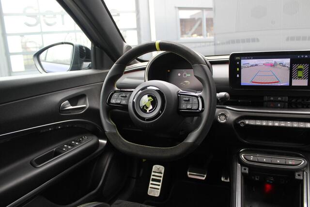 Abarth 600e Abarth Scorpionissima 54 kWh 282PK | Fabrieksgarantie | Kuipstoelen | Cruise control Adaptief | Apple Carplay/Android Auto | Parkeercamera | Half leder/alcantara | Voorruit verwarming | Parkeersensoren | Bluetooth | Navigatie |