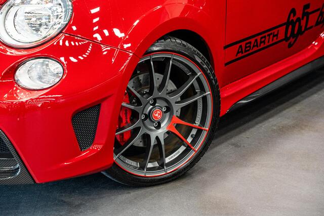 Abarth 695 Biposto *O.Z. Lichtmetalen velgen / Akrapovic / Carbon in-exterieur / Sportstoelen / Brembo-Remmen*