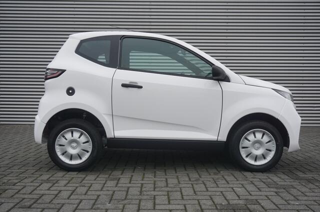 Aixam CITY Pack 45KM/H DIESEL AUTOMAAT DAB+ | GETINT GLAS | NIEUW!