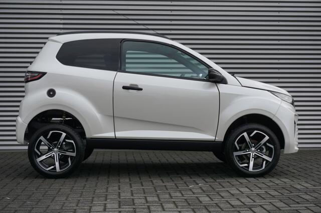 Aixam CROSSOVER Premium WIT PARELMOER | DIESEL | LUXE| AUT. | ¤ 1.049,- KORTING