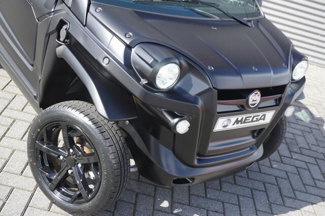 Aixam SCOUTY E-SCOUTY Black Edition | CAMERA | BLUETOOTH | 1e EIGENAAR