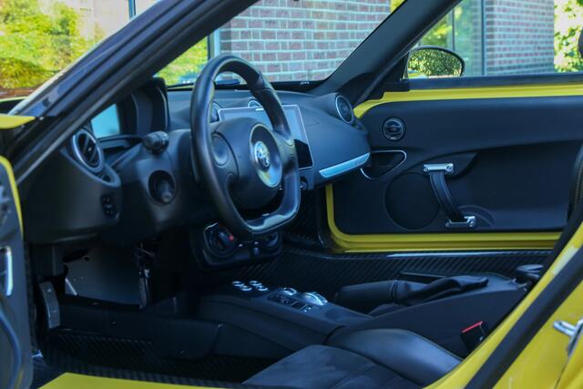 Alfa Romeo 4C 1750 Spider "With Pogea upgrades" Additional options ordered from the factory: 18" multi-spoke wheels - additional carbon fiber and more,Maintained exclusively by trusted Dutch Alfa guys, Livery in Giallo Prototipo with black leather/alcantara, Pogea exhaust and carbon spoiler - "The finishing touch",Comes with a fabric roof cover - Now you can leave home with peace of mind