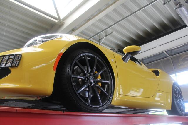 Alfa Romeo 4C 1750 Spider "With Pogea upgrades" Additional options ordered from the factory: 18" multi-spoke wheels - additional carbon fiber and more,Maintained exclusively by trusted Dutch Alfa guys, Livery in Giallo Prototipo with black leather/alcantara, Pogea exhaust and carbon spoiler - "The finishing touch",Comes with a fabric roof cover - Now you can leave home with peace of mind