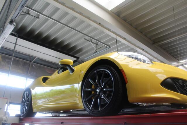 Alfa Romeo 4C 1750 Spider "With Pogea upgrades" Additional options ordered from the factory: 18" multi-spoke wheels - additional carbon fiber and more,Maintained exclusively by trusted Dutch Alfa guys, Livery in Giallo Prototipo with black leather/alcantara, Pogea exhaust and carbon spoiler - "The finishing touch",Comes with a fabric roof cover - Now you can leave home with peace of mind