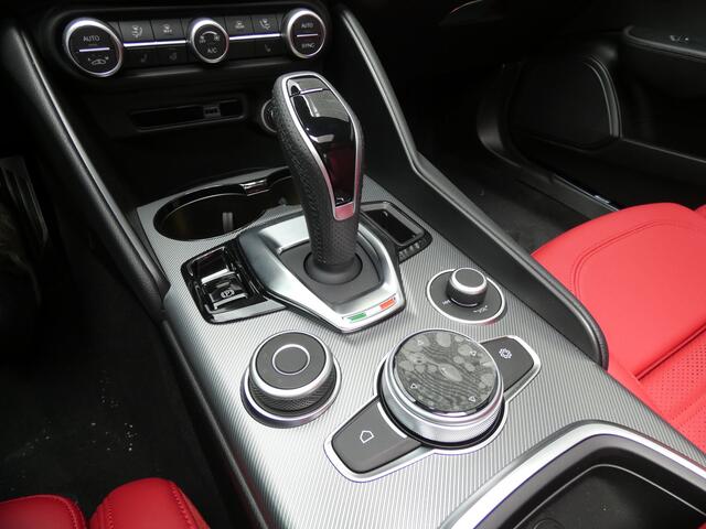 Alfa Romeo GIULIA 2.0T 280PK AWD Veloce ! Full Option | Panorama dak | Harman Kardon !