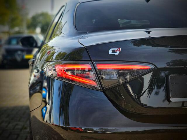 Alfa Romeo GIULIA 2.0 T GME AWD Competizione / RIJASSISTENTIE / HARMAN-KAR. / VERWACHT