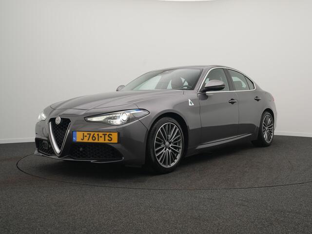 Alfa Romeo GIULIA 2.0T Super - Achteruitrijcamera - Navigatie - Stoel + Stuurverwarming
