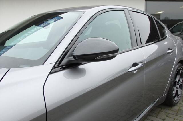 Alfa Romeo GIULIA 2.0T Super / Sportstoelen/ Memory/ Harman Kardon/ Camera/ 19 inch/ Stoelverwarming/ Stuurverwarming
