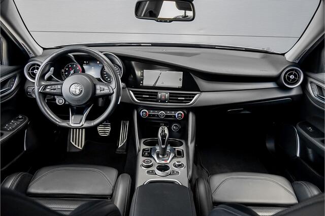 Alfa Romeo GIULIA 2.0 T Veloce AWD Facelift CarPlay Leder 19"