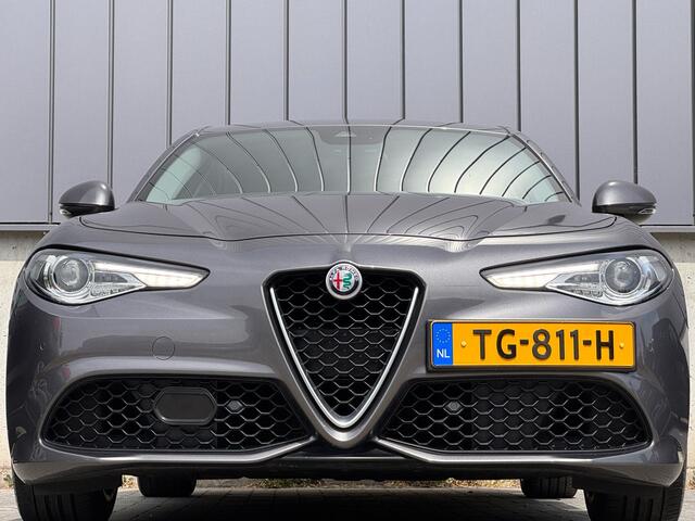 Alfa Romeo GIULIA 2.0T 280PK Automaat Super Apple-Carplay Camera Leer