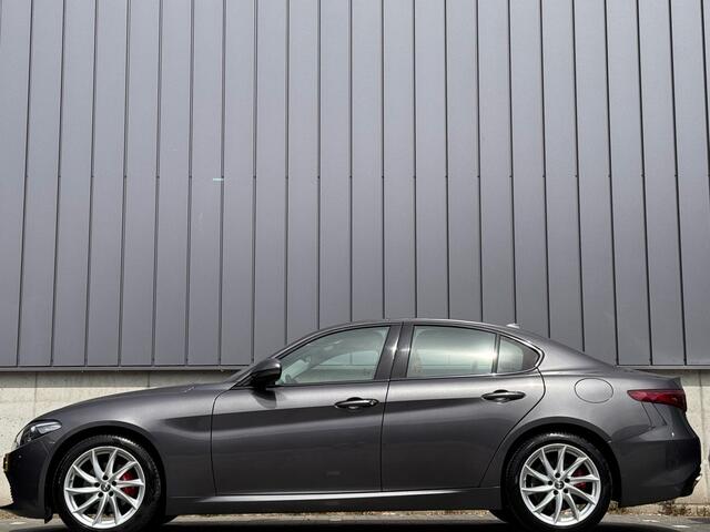 Alfa Romeo GIULIA 2.0T 280PK Automaat Super Apple-Carplay Camera Leer