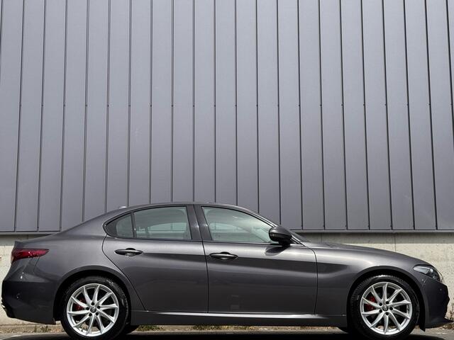 Alfa Romeo GIULIA 2.0T 280PK Automaat Super Apple-Carplay Camera Leer