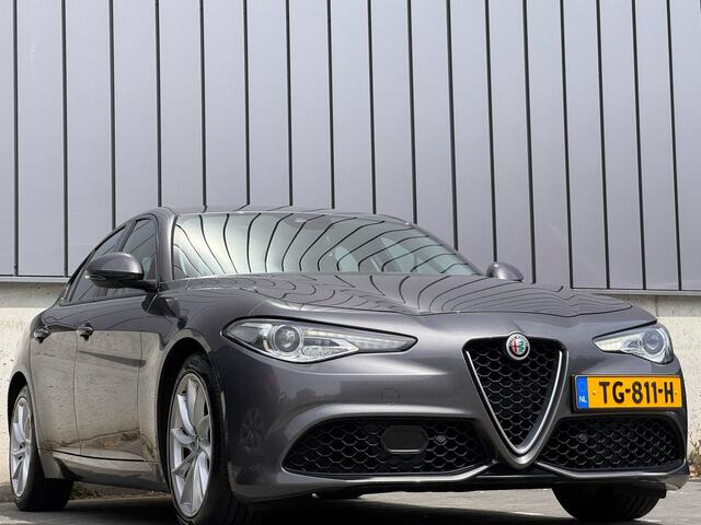Alfa Romeo GIULIA 2.0T 280PK Automaat Super Apple-Carplay Camera Leer