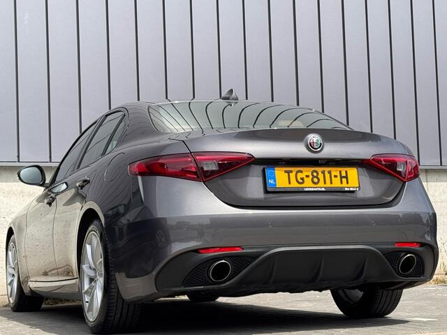 Alfa Romeo GIULIA 2.0T 280PK Automaat Super Apple-Carplay Camera Leer