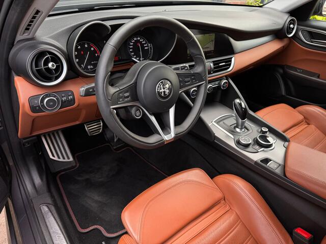 Alfa Romeo GIULIA 2.0T 280PK Automaat Super Apple-Carplay Camera Leer