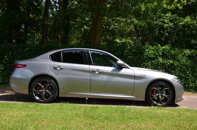 Alfa Romeo GIULIA 2.0 T Veloce Automaat Navi/Pdc/Ecc/Panoramadak/Stoelverwarming/Leer/Harman Kardon/Achteruitrijcamera/Xenon/ 280 PK
