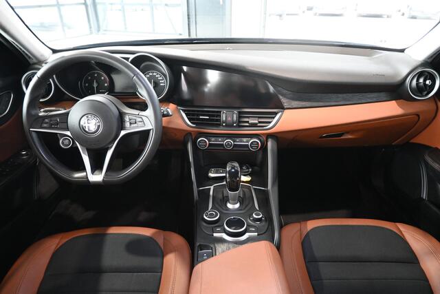 Alfa Romeo GIULIA 2.2 Super Automaat Ecc Navigatie Cruise Control Rijklaarprijs Inruil Mogelijk!