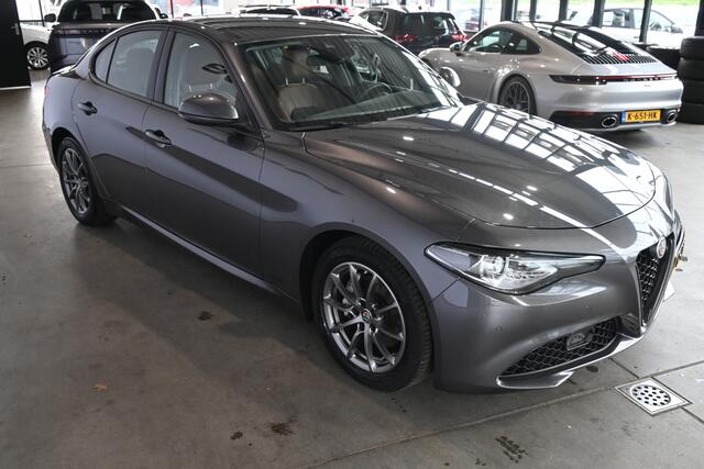 Alfa Romeo GIULIA 2.2 Super Automaat Ecc Navigatie Cruise Control Rijklaarprijs Inruil Mogelijk!