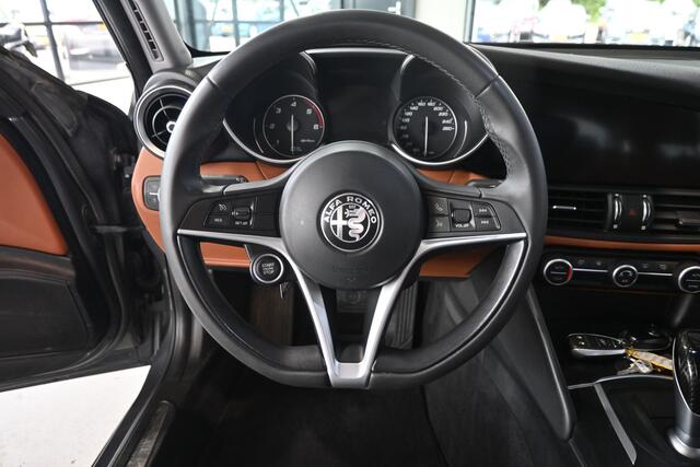 Alfa Romeo GIULIA 2.2 Super Automaat Ecc Navigatie Cruise Control Rijklaarprijs Inruil Mogelijk!