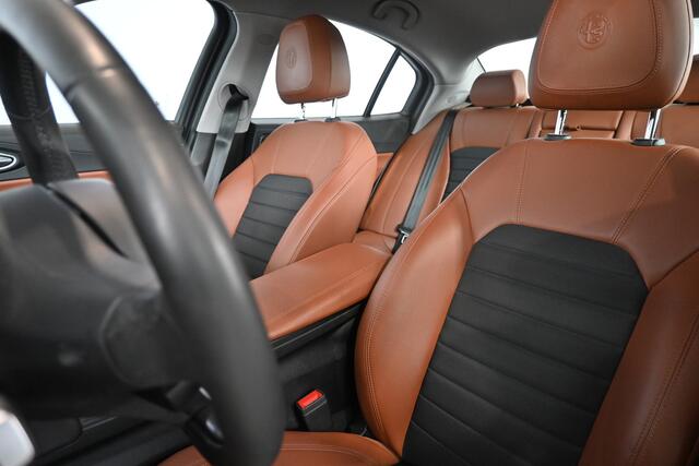 Alfa Romeo GIULIA 2.2 Super Automaat Ecc Navigatie Cruise Control Rijklaarprijs Inruil Mogelijk!