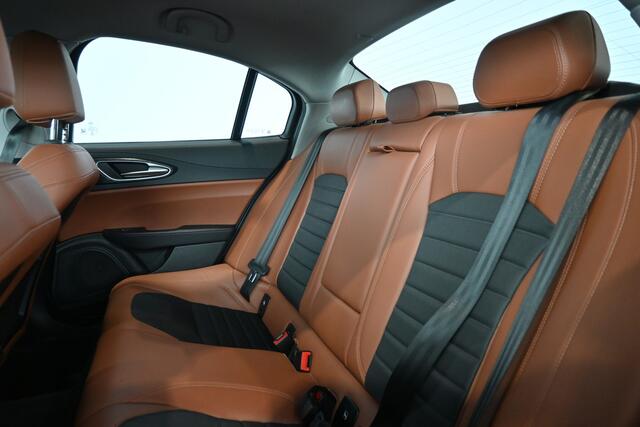 Alfa Romeo GIULIA 2.2 Super Automaat Ecc Navigatie Cruise Control Rijklaarprijs Inruil Mogelijk!