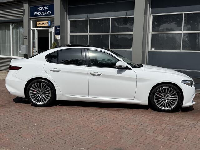 Alfa Romeo GIULIA 2.0T Super Leer,Schuifdak,20Inch,Navi,Camera Bj 2018 Dealer Onderhouden