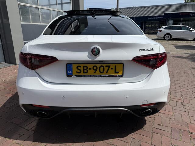 Alfa Romeo GIULIA 2.0T Super Leer,Schuifdak,20Inch,Navi,Camera Bj 2018 Dealer Onderhouden