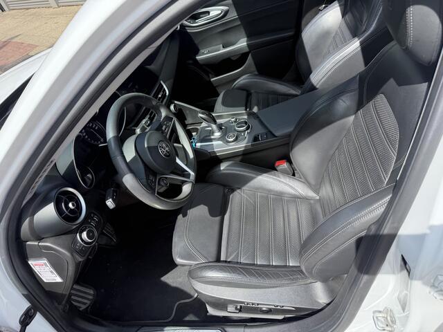Alfa Romeo GIULIA 2.0T Super Leer,Schuifdak,20Inch,Navi,Camera Bj 2018 Dealer Onderhouden