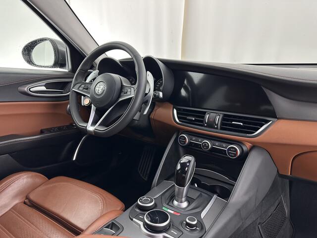Alfa Romeo GIULIA 2.0 T AWD Veloce Aut. *FULL-LEATHER | XENON | MEMORY-PACK | HARMAN/KARDON | CAMERA | KEYLESS | DAB+ | NAVI-FULLMAP | ECC | PDC | CRUISE | 19''ALU*