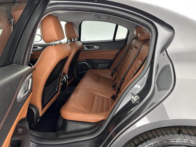 Alfa Romeo GIULIA 2.0 T AWD Veloce Aut. *FULL-LEATHER | XENON | MEMORY-PACK | HARMAN/KARDON | CAMERA | KEYLESS | DAB+ | NAVI-FULLMAP | ECC | PDC | CRUISE | 19''ALU*
