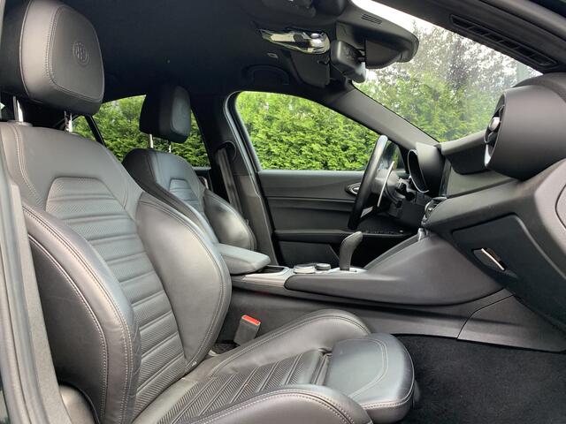 Alfa Romeo GIULIA 2.0T Sprint 200pk Aut., de mooiste!