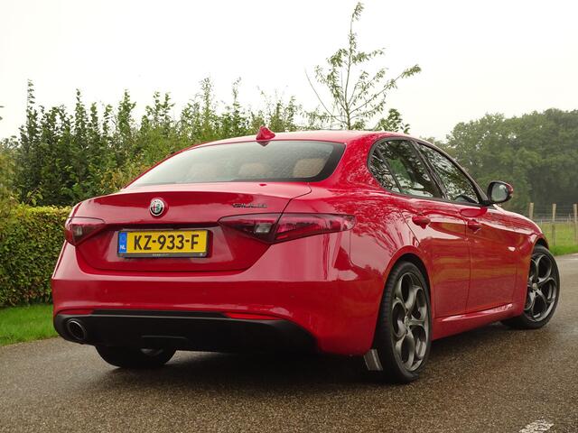 Alfa Romeo GIULIA 2.0T | 310PK | Rosso | Cloverleafs | Verlaagd | Zeer netjes!