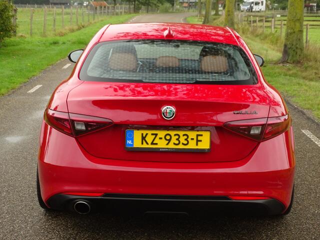Alfa Romeo GIULIA 2.0T | 310PK | Rosso | Cloverleafs | Verlaagd | Zeer netjes!