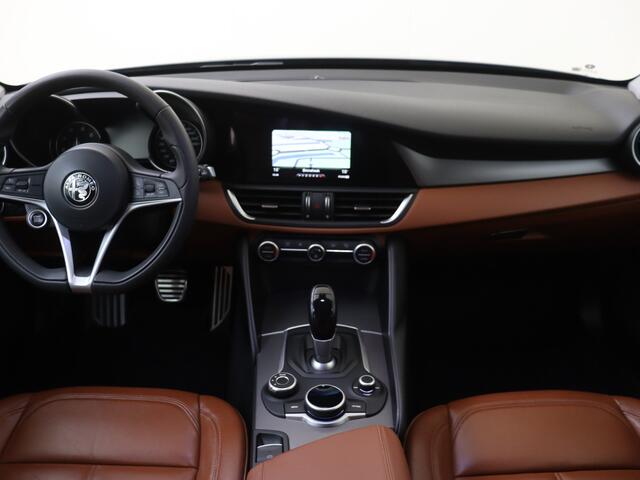 Alfa Romeo GIULIA 2.0T Super Leren bekleding | Camera achter | Navigatie