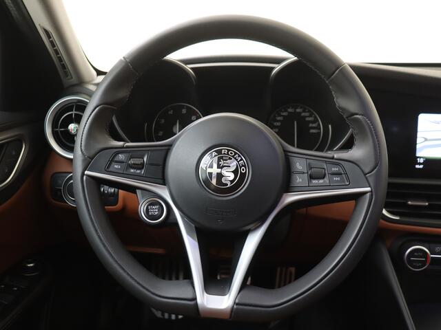 Alfa Romeo GIULIA 2.0T Super Leren bekleding | Camera achter | Navigatie