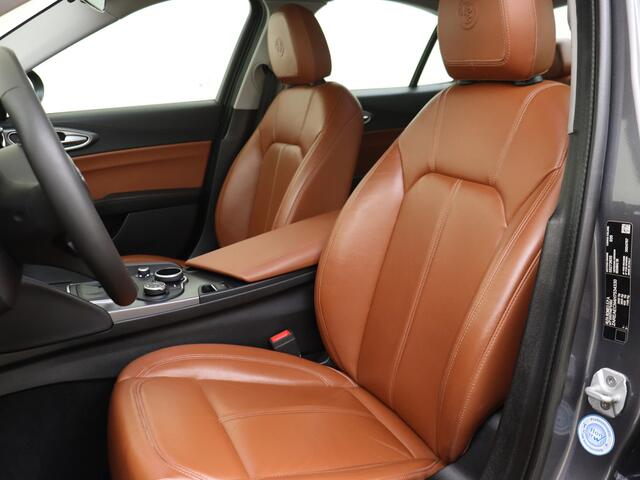 Alfa Romeo GIULIA 2.0T Super Leren bekleding | Camera achter | Navigatie