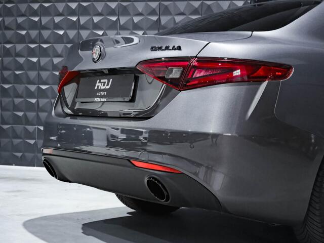 Alfa Romeo GIULIA 2.0T Super | Pano | 19"| Side | ACC | Memo | Camera |