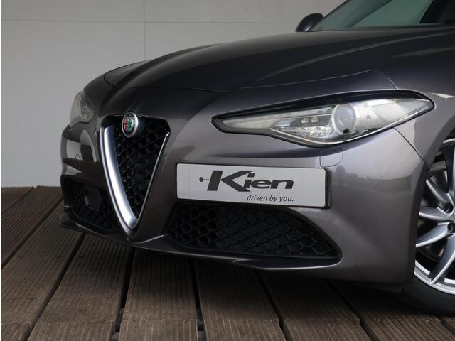 Alfa Romeo GIULIA 2.0T Super | Xenon | Navi | Clima | BTW |