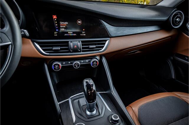 Alfa Romeo GIULIA 2.0T 310 PK Squadra Massimo 19"