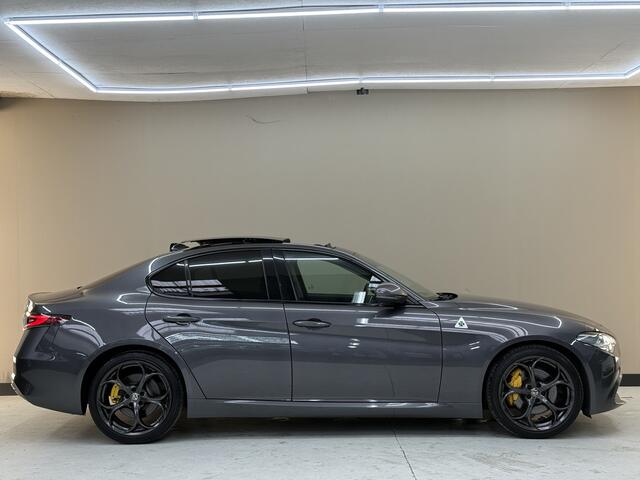 Alfa Romeo GIULIA 2.0T Super, 200pk, 2017, 2de eigenaar, Panoramadak, Navigatie, Afneembare trekhaak, Climate control, Cruise control, Parkeersensoren, Xenon koplampen, Volledige historie,