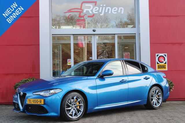 Alfa Romeo GIULIA 2.0 T 280PK Q4 AWD VELOCE | FULL MAP NAVIGATIE | BI-XENON KOPLAMPEN | LED ACHTERLICHTEN | LEDEREN BEKLEDING | ELEKTRISCH VERSTELBARE "VELOCE" SPORTSTOELEN MET VERWARMING EN OP DE BESTUURDERSSTOEL GEHEUGEN | ELEKTRISCH VERSTELBARE ZIJDELINKSE STEUNEN OP VO